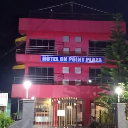 On Point Plaza Bed & Breakfast Murud  Bagian luar foto