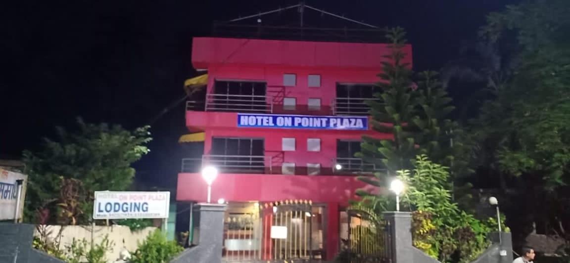 On Point Plaza Bed & Breakfast Murud  Bagian luar foto