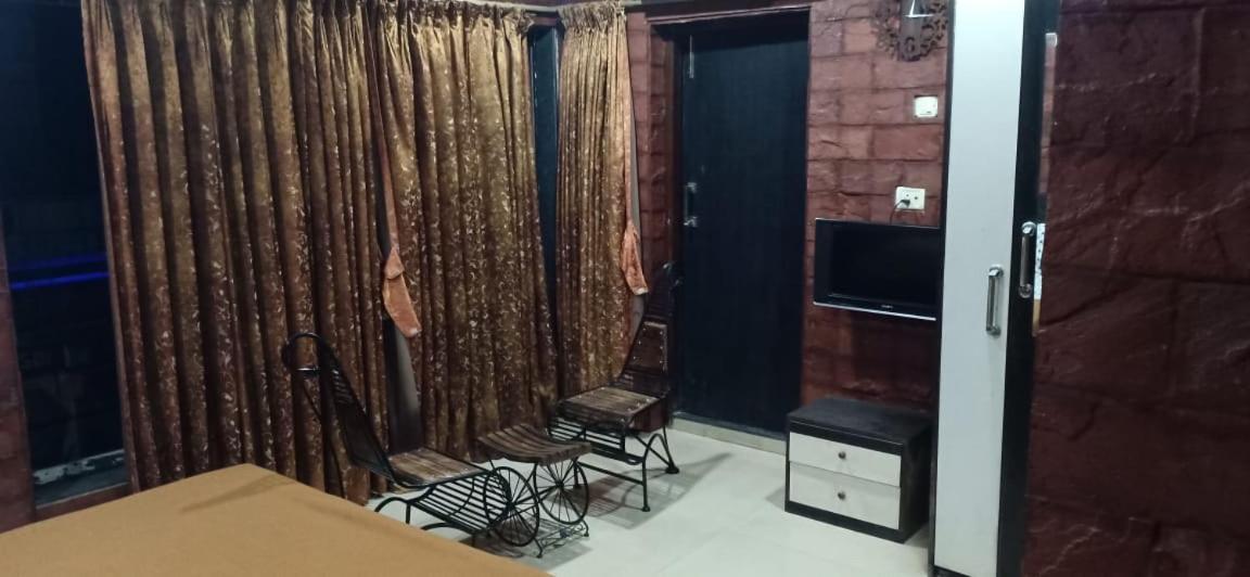 On Point Plaza Bed & Breakfast Murud  Bagian luar foto