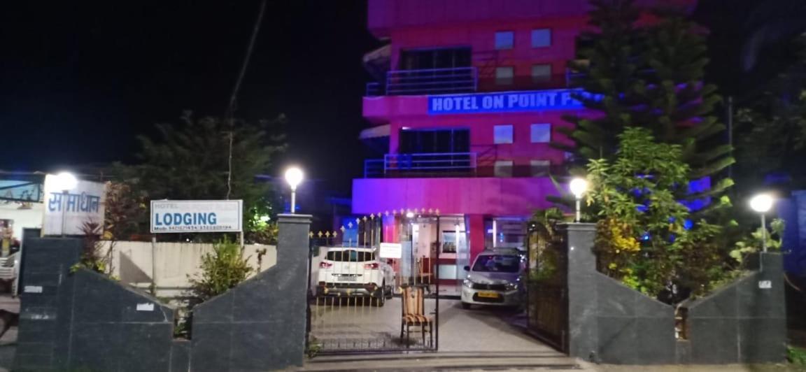 On Point Plaza Bed & Breakfast Murud  Bagian luar foto