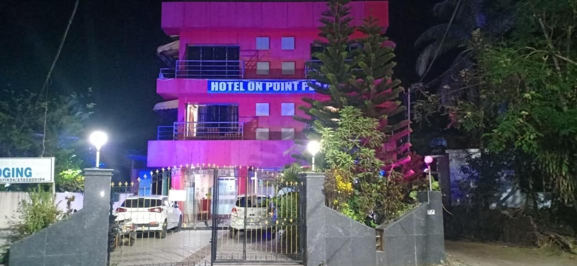 On Point Plaza Bed & Breakfast Murud  Bagian luar foto