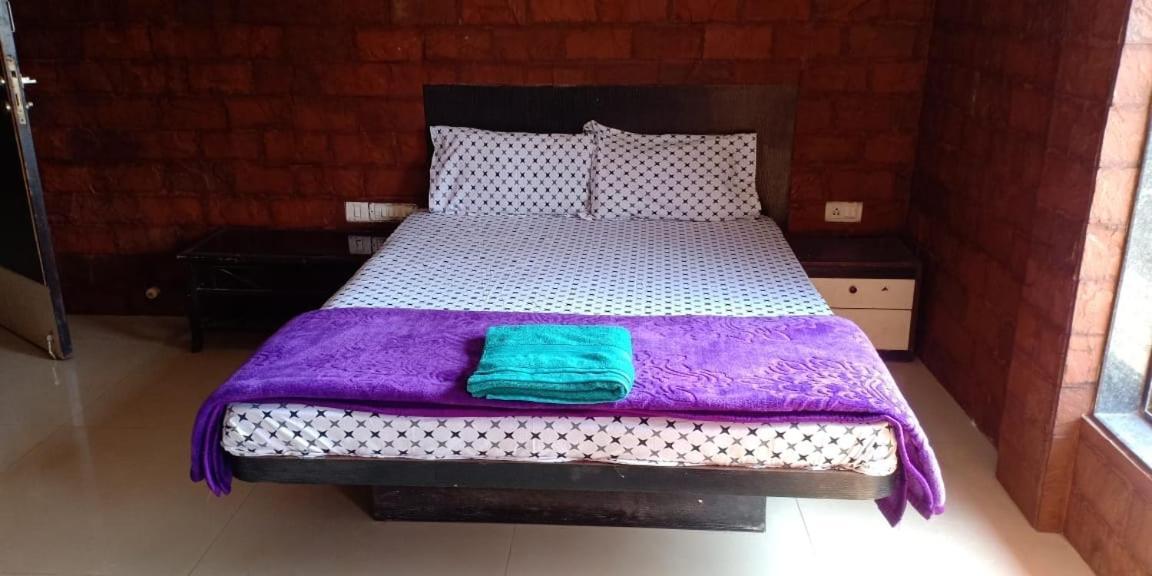 On Point Plaza Bed & Breakfast Murud  Bagian luar foto