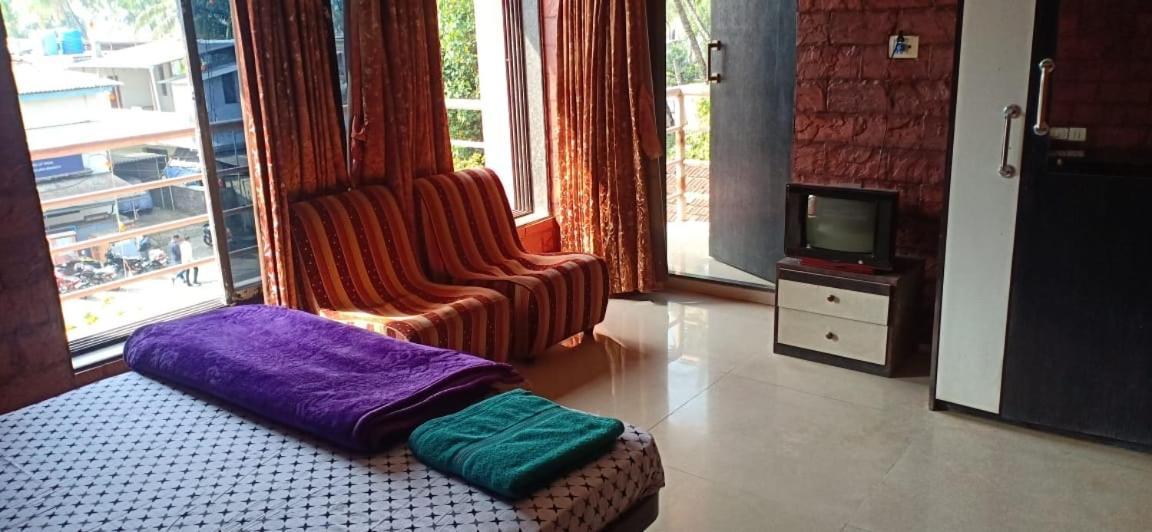 On Point Plaza Bed & Breakfast Murud  Bagian luar foto