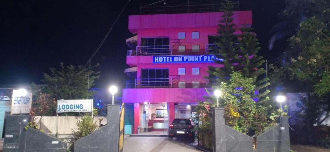 On Point Plaza Bed & Breakfast Murud  Bagian luar foto