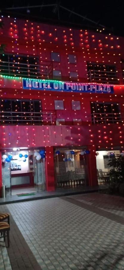 On Point Plaza Bed & Breakfast Murud  Bagian luar foto