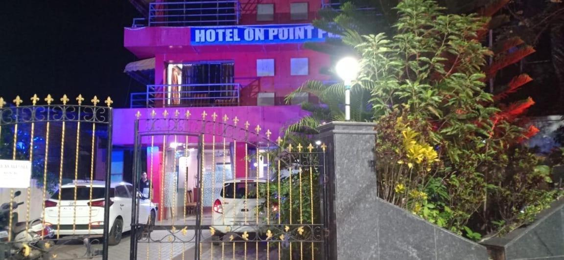 On Point Plaza Bed & Breakfast Murud  Bagian luar foto