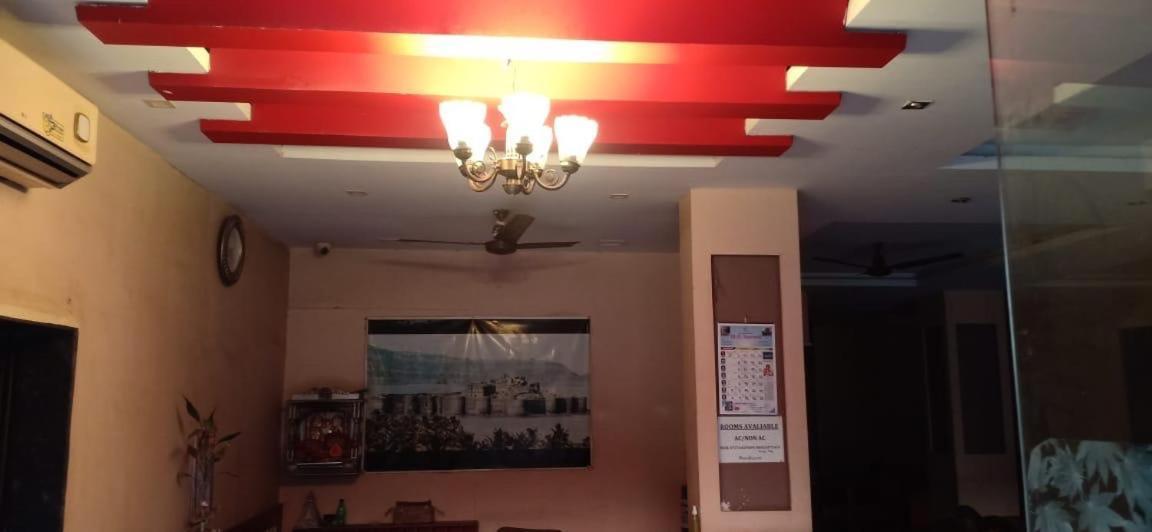 On Point Plaza Bed & Breakfast Murud  Bagian luar foto