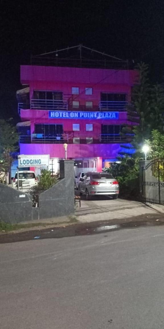 On Point Plaza Bed & Breakfast Murud  Bagian luar foto