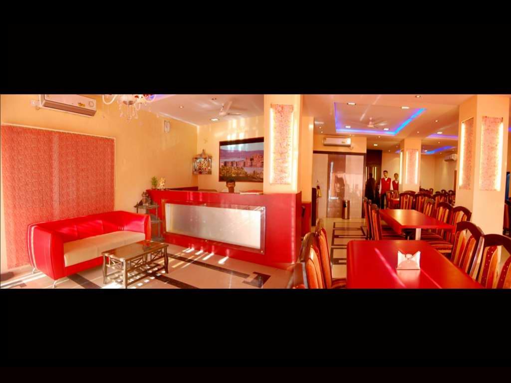 On Point Plaza Bed & Breakfast Murud  Bagian luar foto