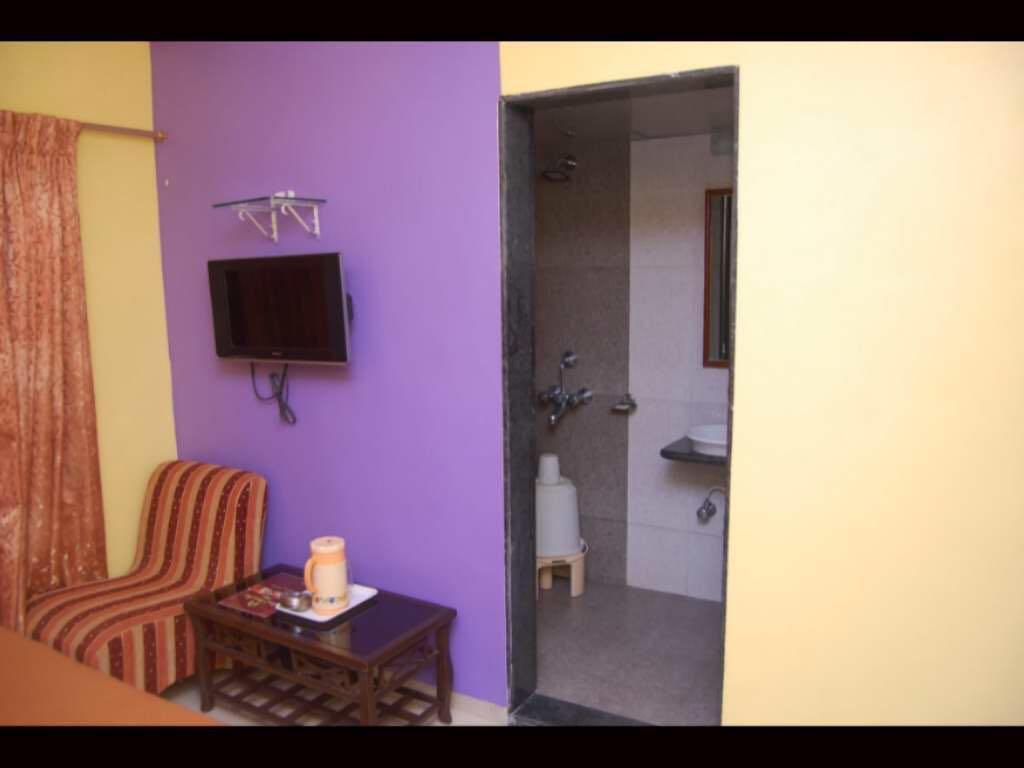 On Point Plaza Bed & Breakfast Murud  Bagian luar foto