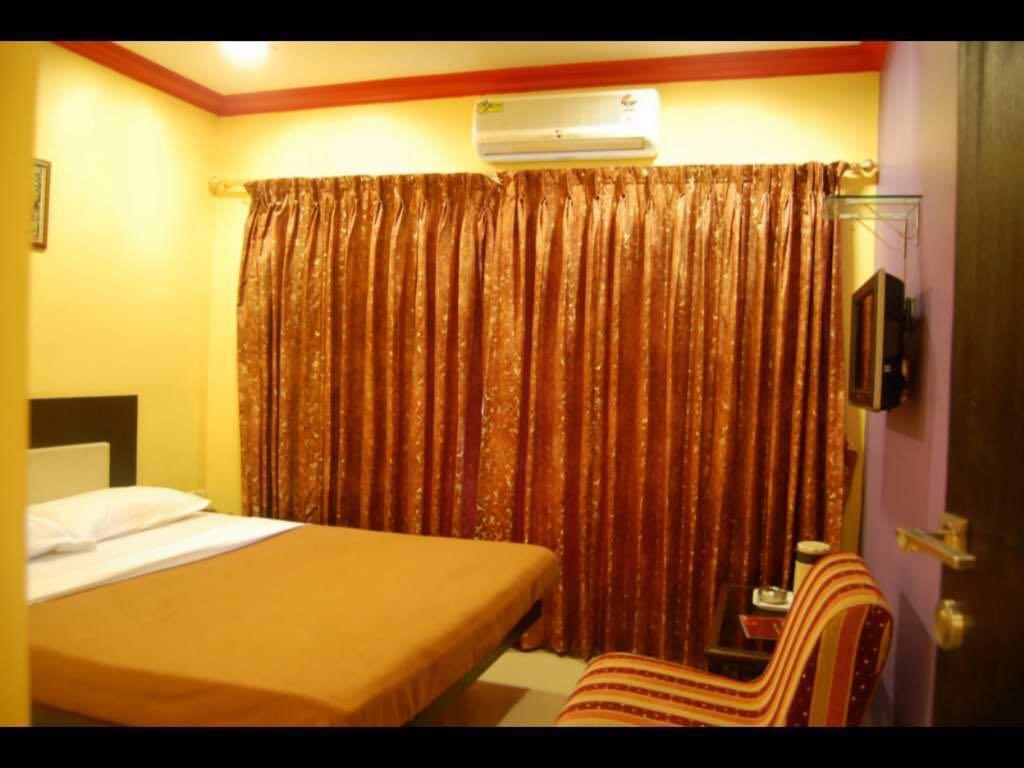 On Point Plaza Bed & Breakfast Murud  Bagian luar foto