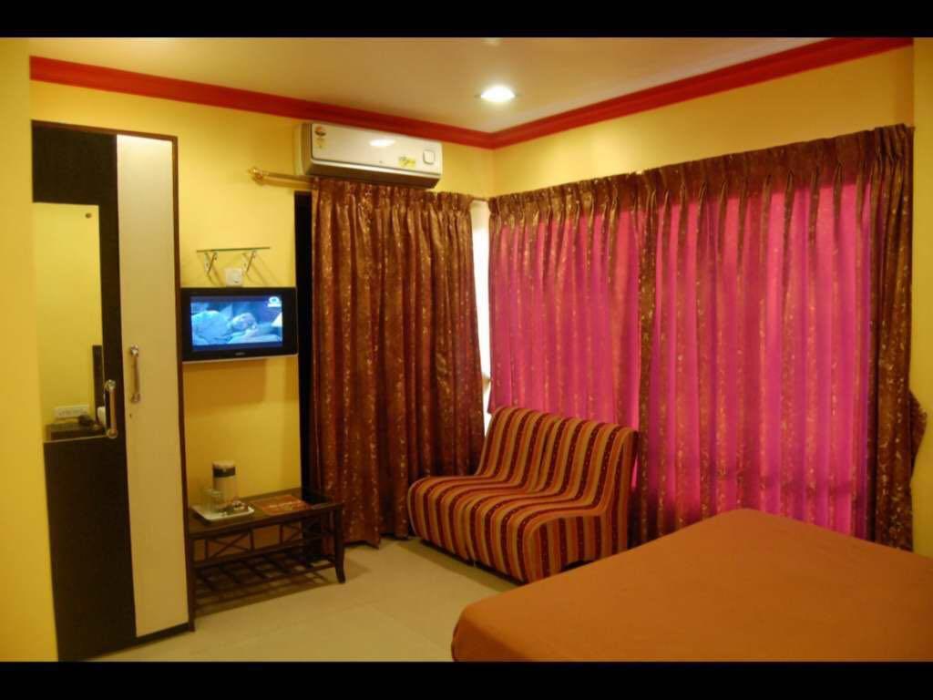 On Point Plaza Bed & Breakfast Murud  Bagian luar foto