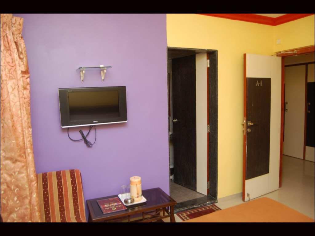 On Point Plaza Bed & Breakfast Murud  Bagian luar foto