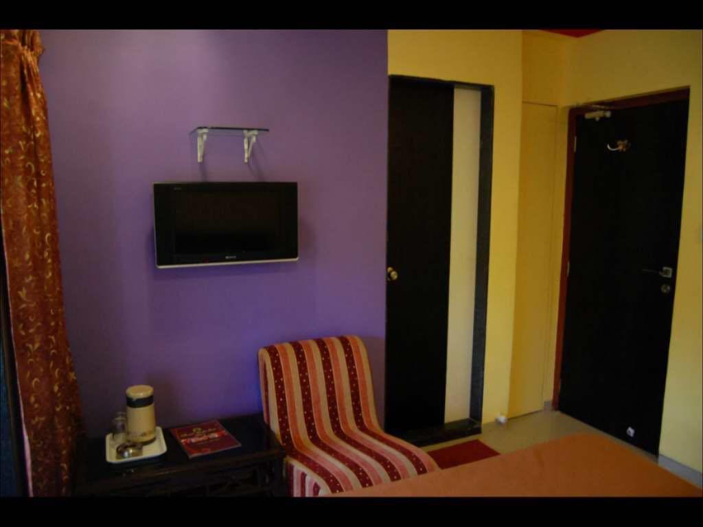 On Point Plaza Bed & Breakfast Murud  Bagian luar foto
