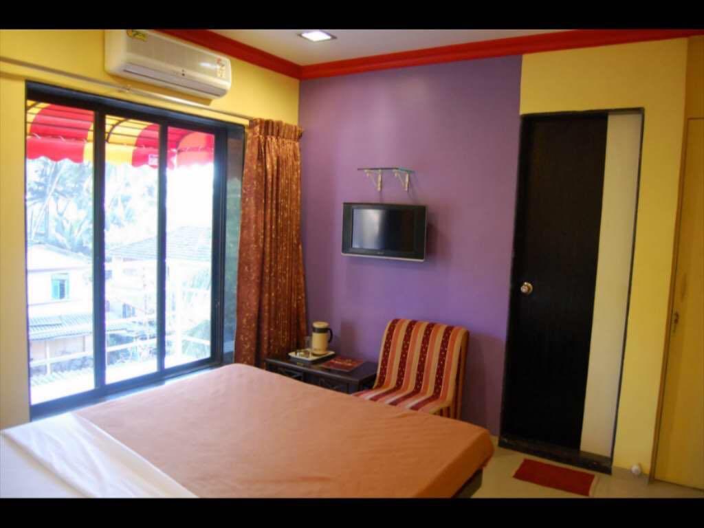 On Point Plaza Bed & Breakfast Murud  Bagian luar foto