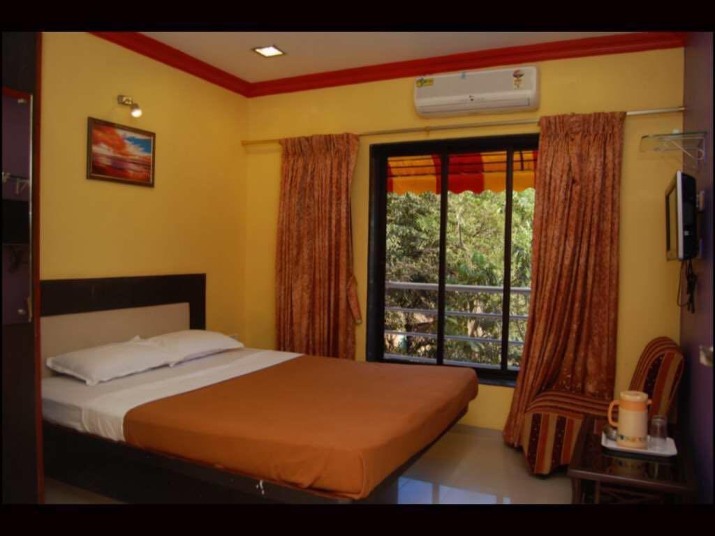 On Point Plaza Bed & Breakfast Murud  Bagian luar foto