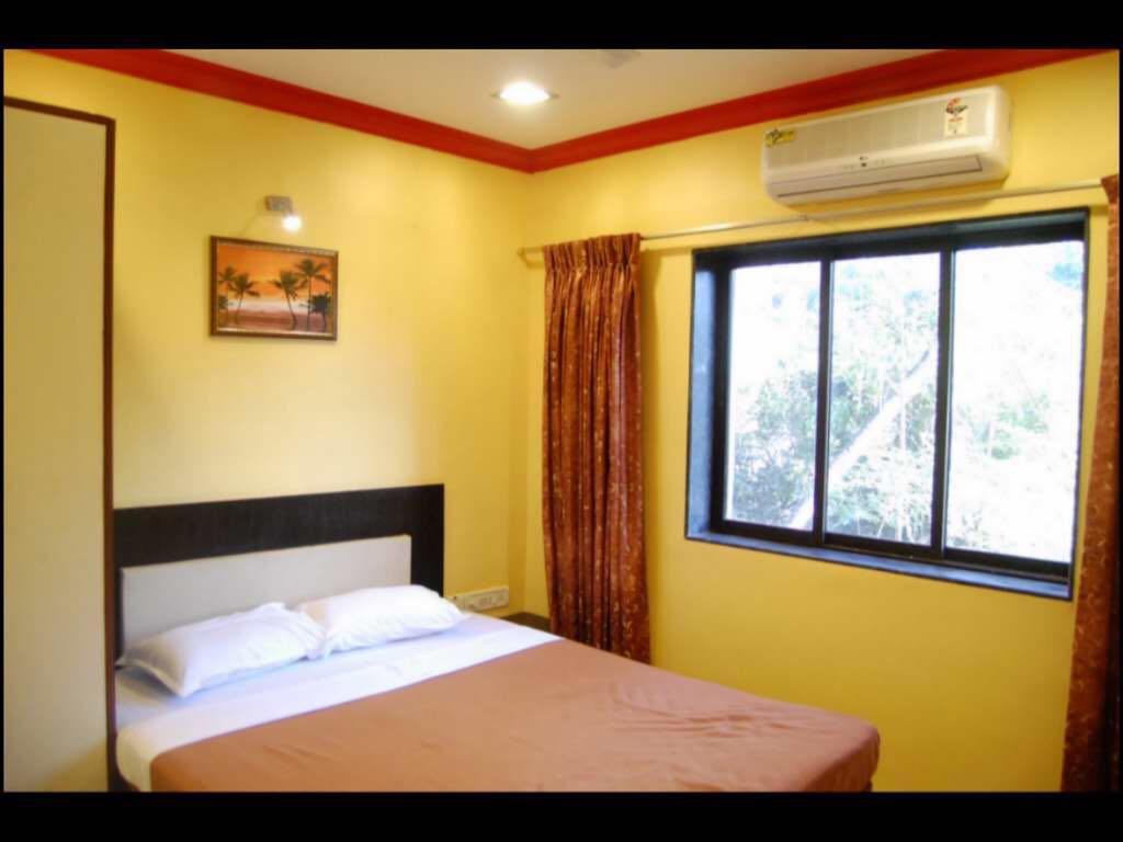 On Point Plaza Bed & Breakfast Murud  Bagian luar foto